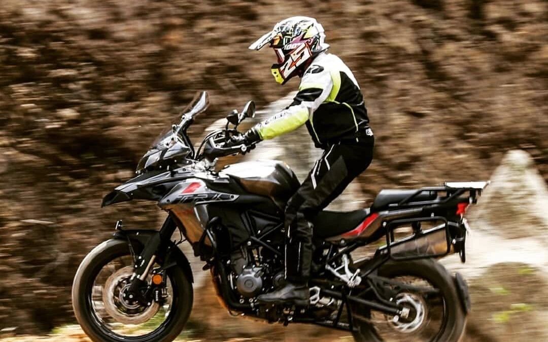 国内adv摩托车最强之一,带你了解《贝纳利-金鹏502x》,_哔哩哔哩 (゜