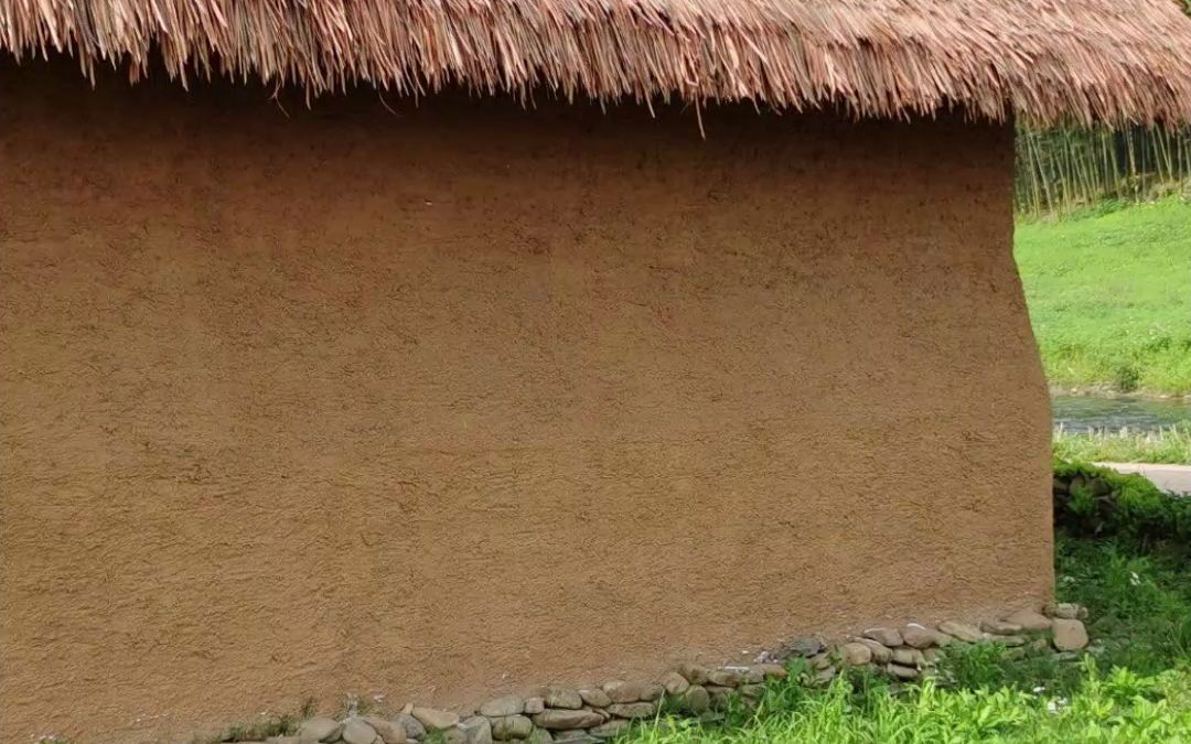 农村的夯土墙房子,依然是乡村一道永不凋谢的风景