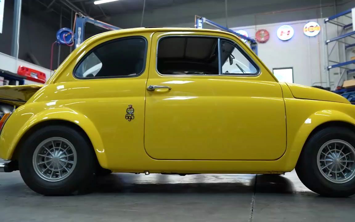 汽车分享罕见的两缸菲亚特abarth和传奇的无坚不摧的fj40