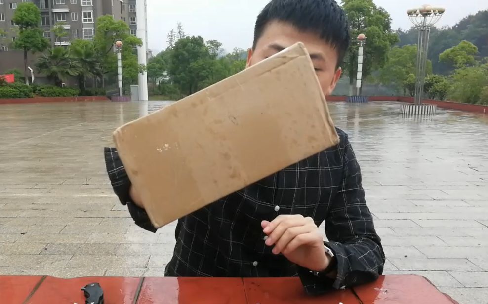 [图]拆箱测评只有17厘米长的雨伞，撑开后和一般的雨伞差不多大