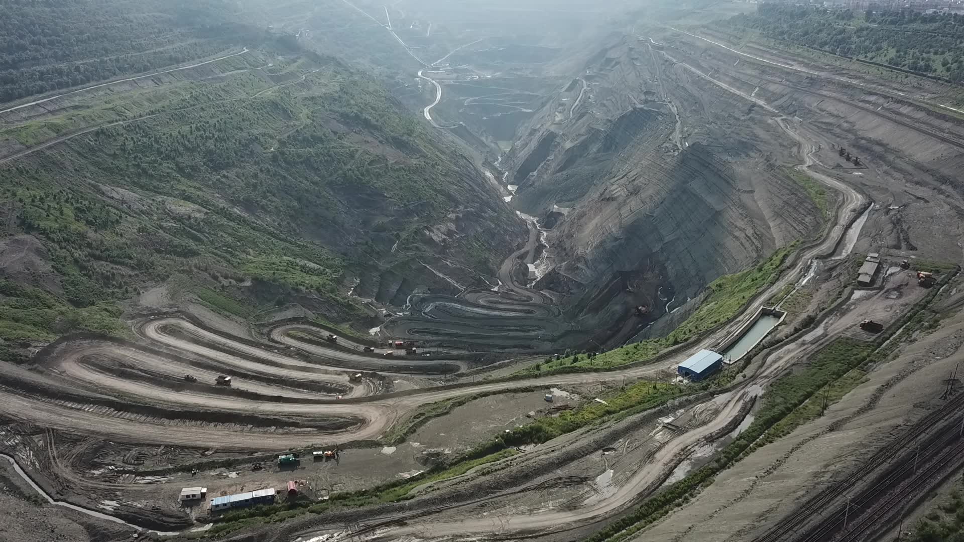 抚顺西露天矿全景图片