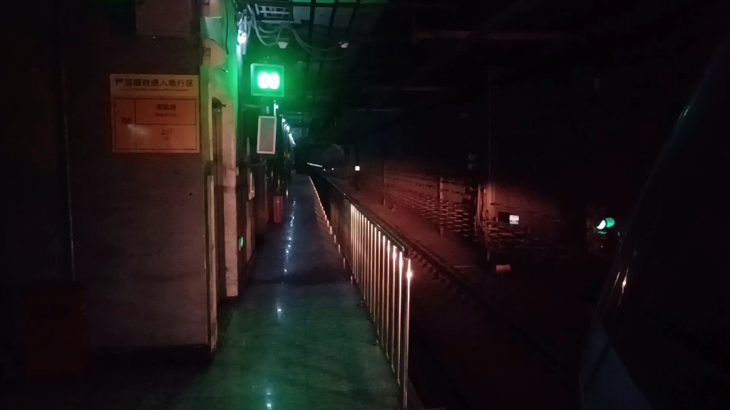 南京地铁1号线( 115116 )出百家湖站