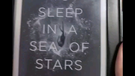 [图]kindle 读书，《睡在星海里》 to sleep in a sea of stars, 刚开始读，同事分别