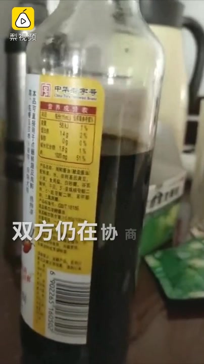 顾客投诉海天酱油开盖10天后生蛆，客服：保存不当会生虫
