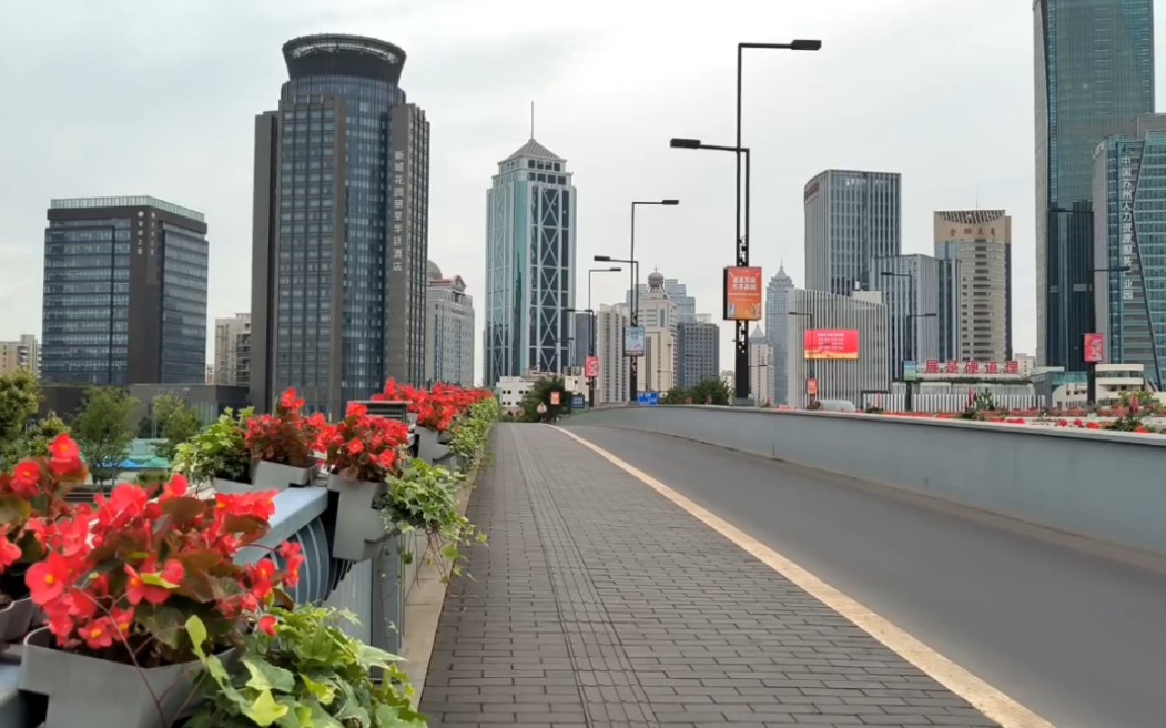 苏州狮山桥,走上去欣赏大运河两岸的建筑