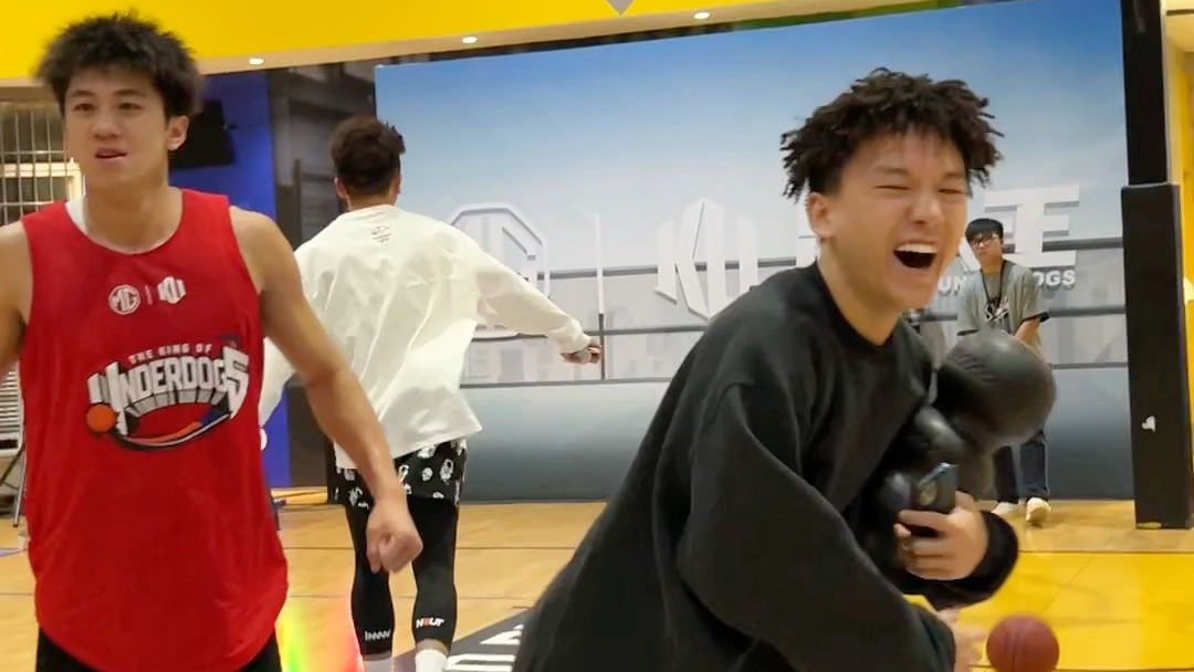 恭喜李嘉裕成功获得路人王生涯首冠,可喜可贺!