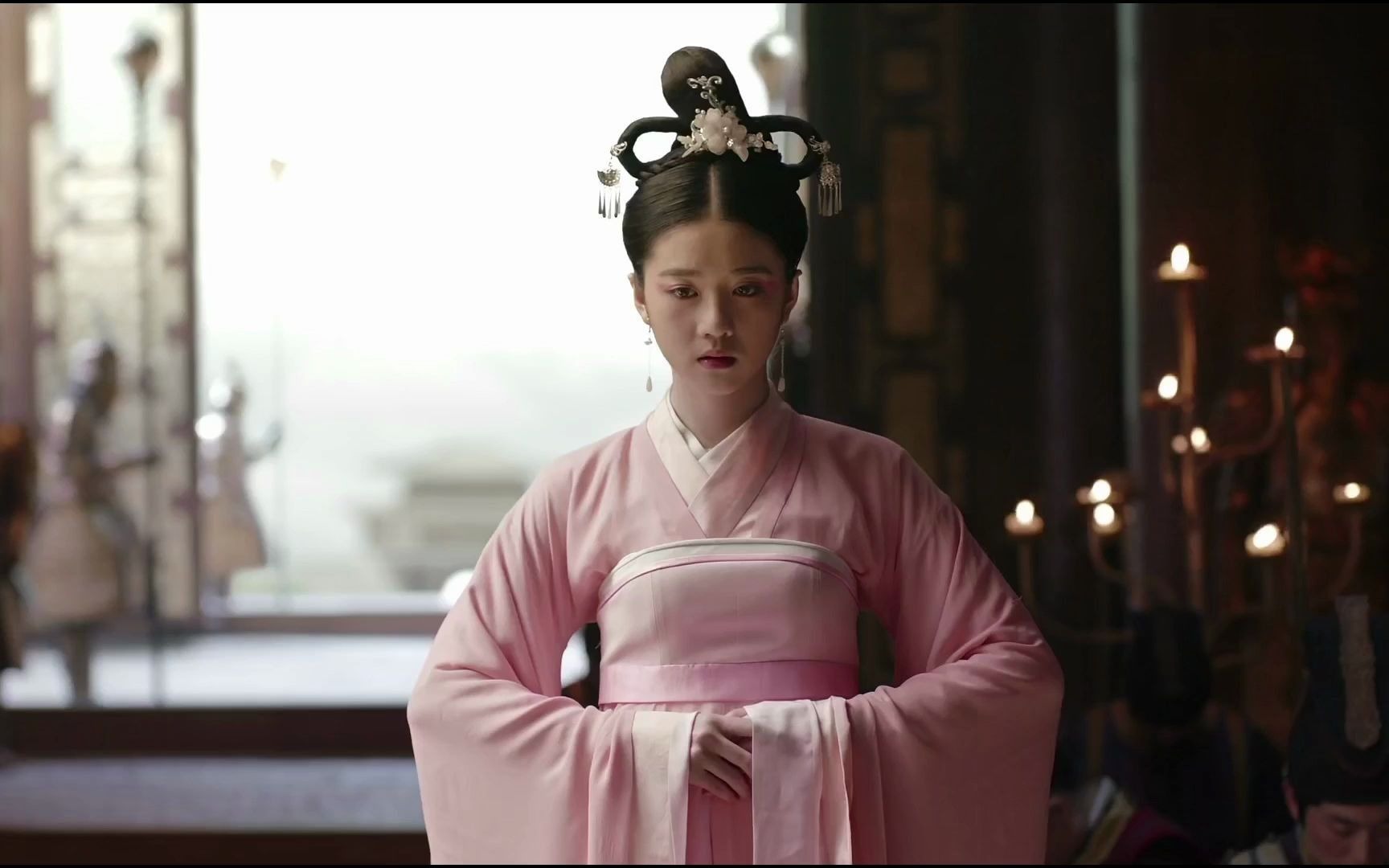打脸南枯月漓,以为她是哪个小门小户的女儿,殊不知是未来的皇后_哔哩