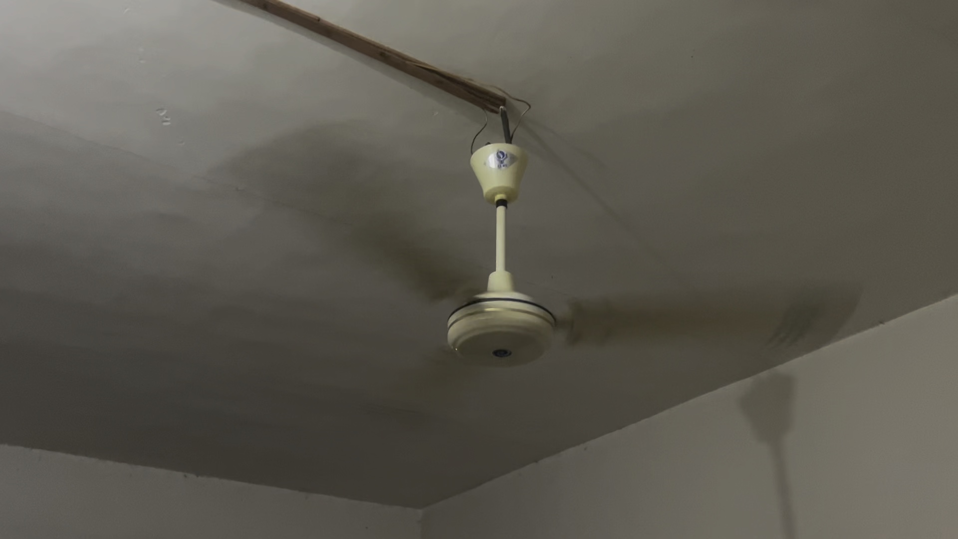 今晚重庆没有晚风,那就人为制造风,红岩吊扇fc3-120配上dk1200mm70w