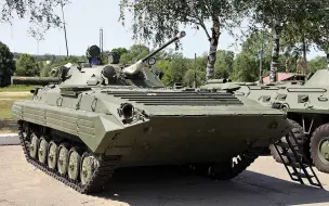 Video herunterladen: [BMP] BMP-2 步兵战车-30mm加农炮实弹