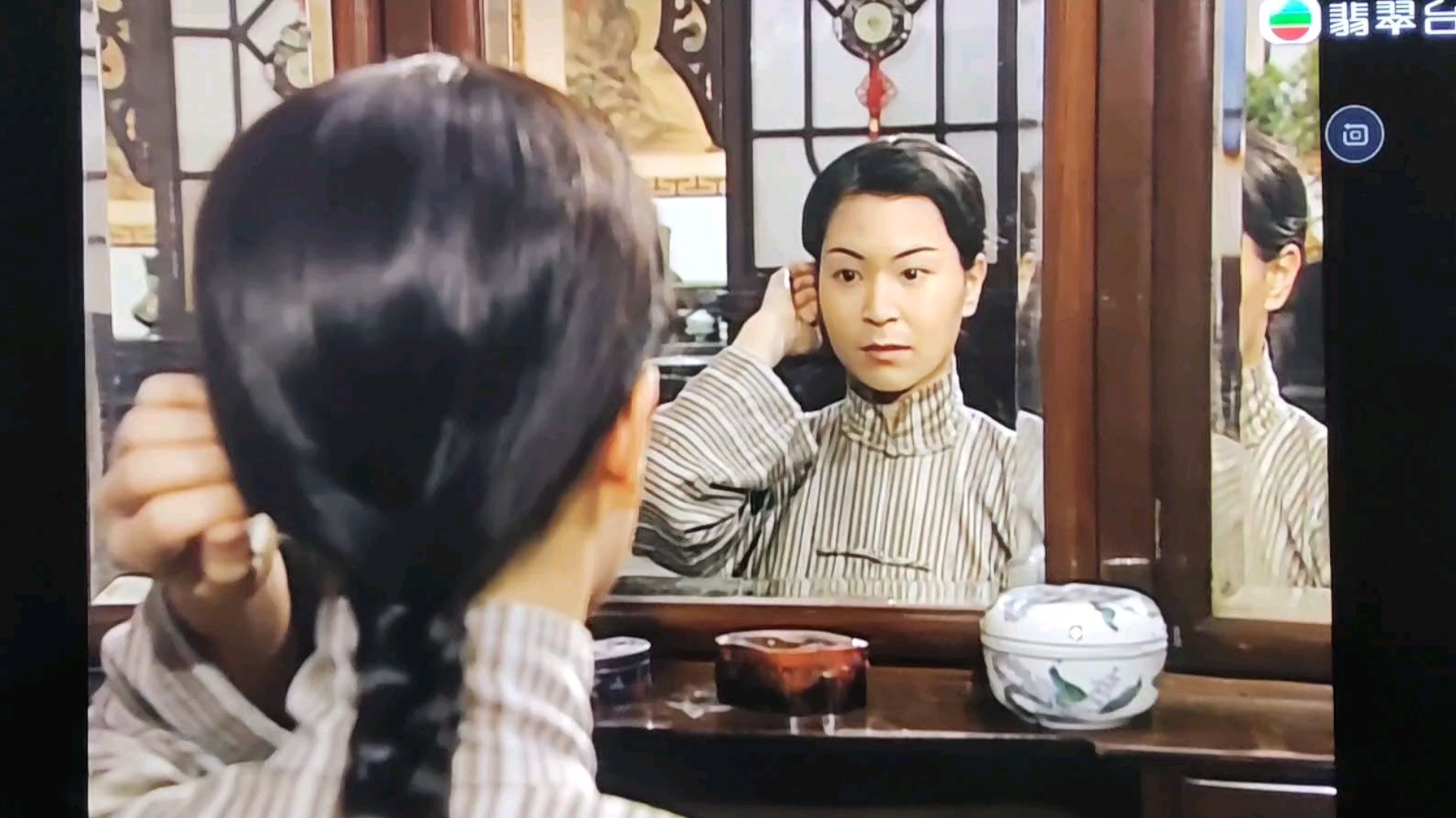 翡翠台深夜档重播《茶是故乡浓》苏玉华美貌不输张可颐 "林峯"都好