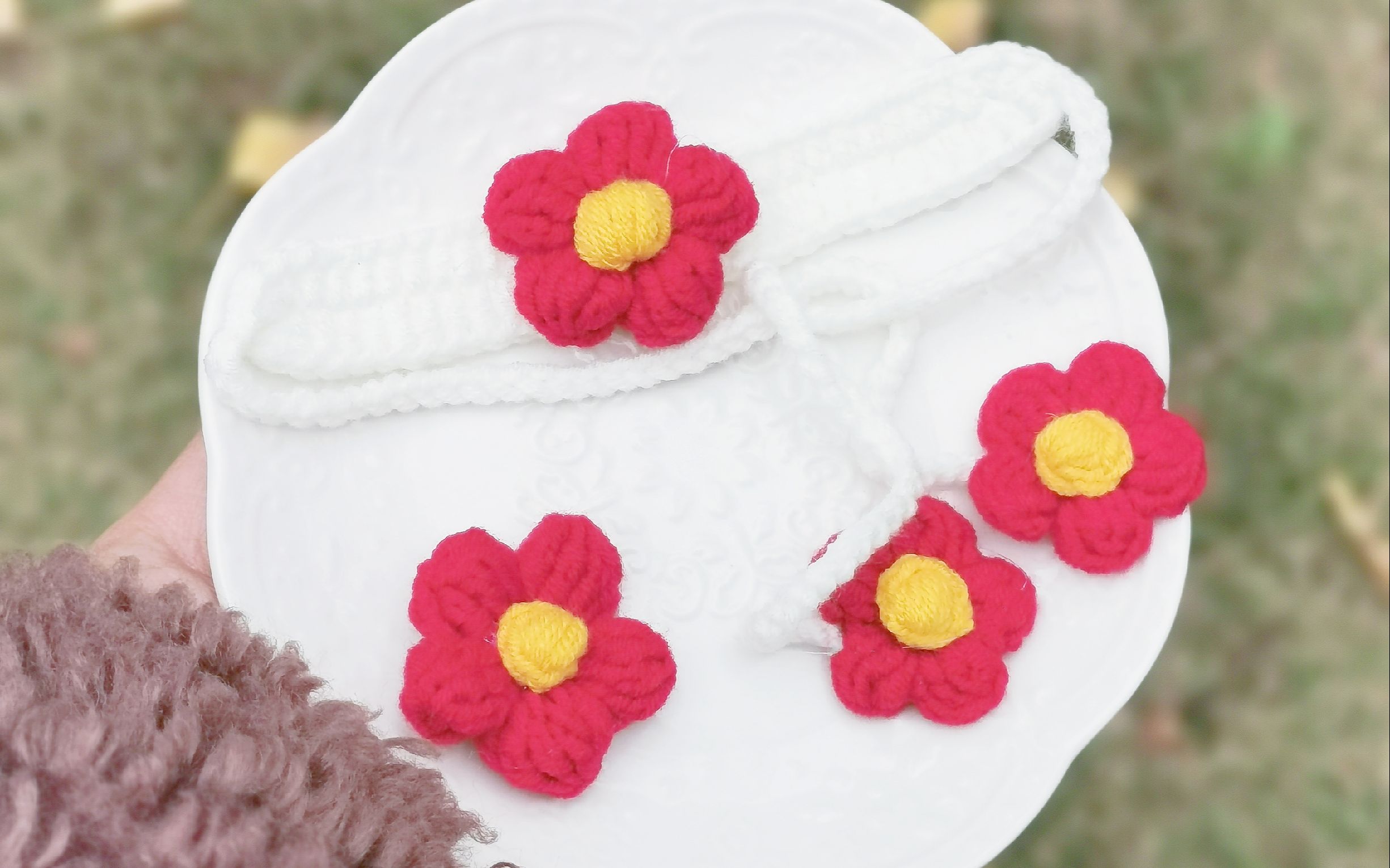 【芸妈手作】详细版送你一朵小红花手环钩针毛线编织新手视频教程