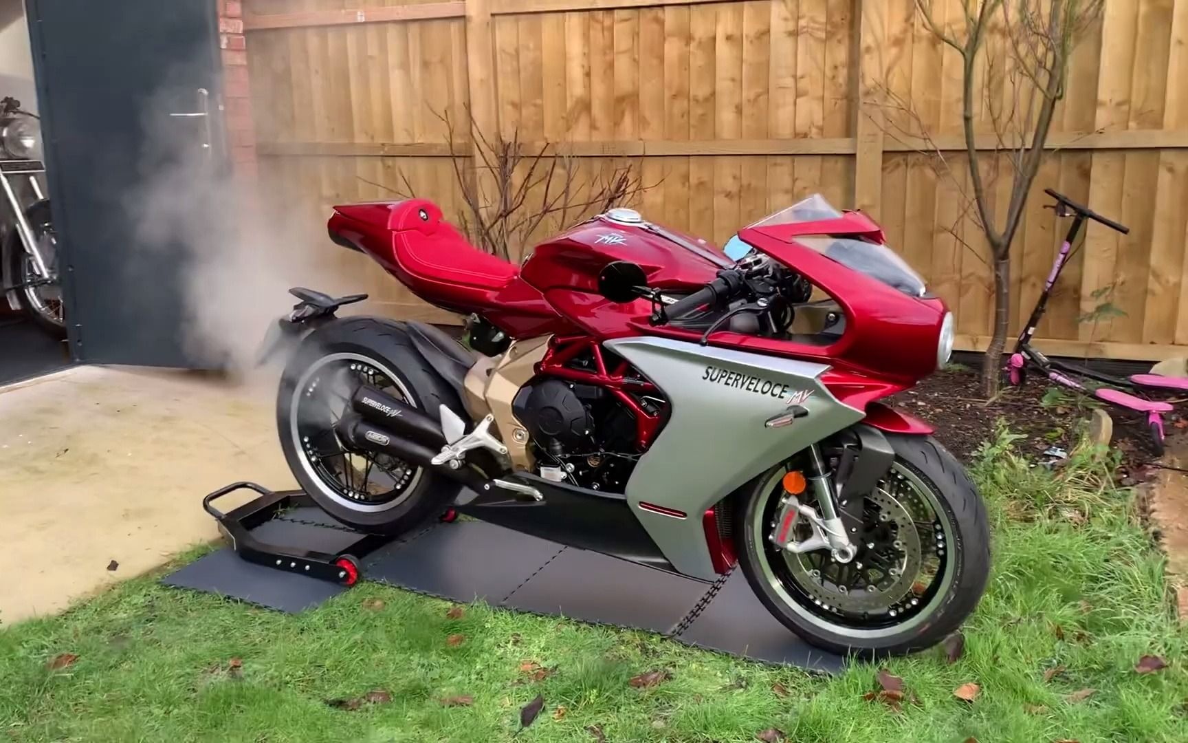 奥古斯塔superveloce 800 外观&声浪欣赏