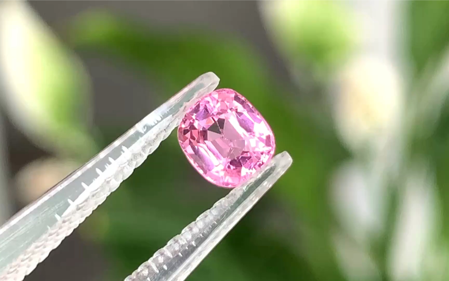 浪漫粉紫色尖晶石 颜色清新甜美,顶级切工