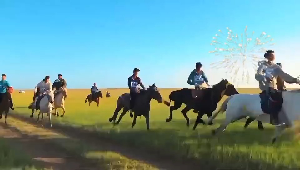 凤凰传奇一首《我从草原来》唱的悠扬大气,热情奔放,让人心醉