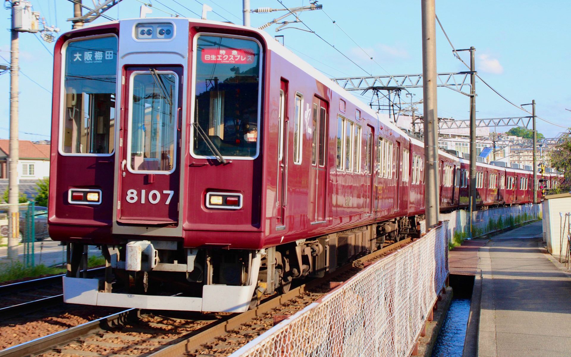 [图]【超広角前面展望】運転士と車掌不在で遅延！凄まじい混雑に10両編成でも積み残し発生！朝から最高すぎる東芝GTO！阪急8000系_通勤特急_神戸三宮～大阪梅田【J