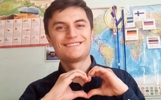 俄罗斯小哥解释自己为什么长得像新疆人