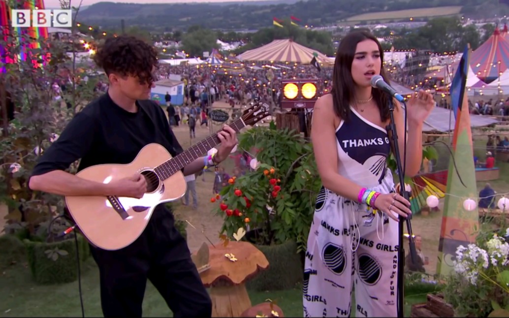 [图]【舒尔SHURE Beta 58A 户外】Dua Lipa - Lost In Your Light (Glastonbury session)