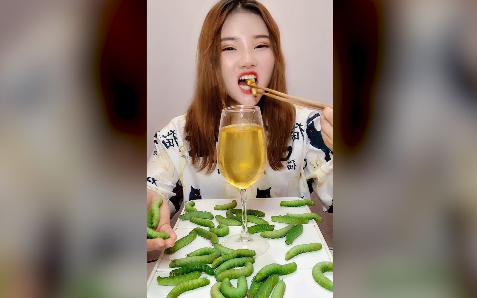 土味食刻354大青虫现炸现吃酥脆口感爆浆品质建议贝爷学习一下