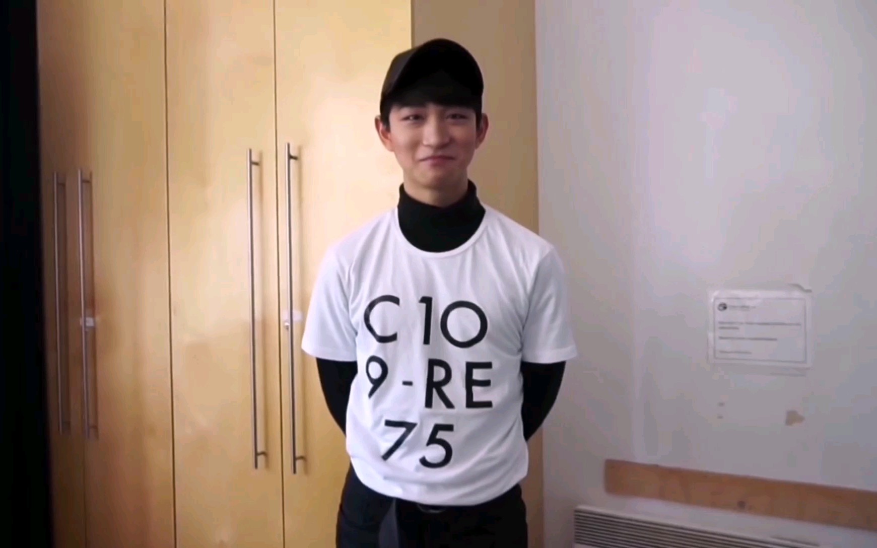 凡宇felix怎么有可爱的男孩子人前羞答答一个人的时候就玩的特别嗨