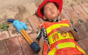 小消防员受伤了