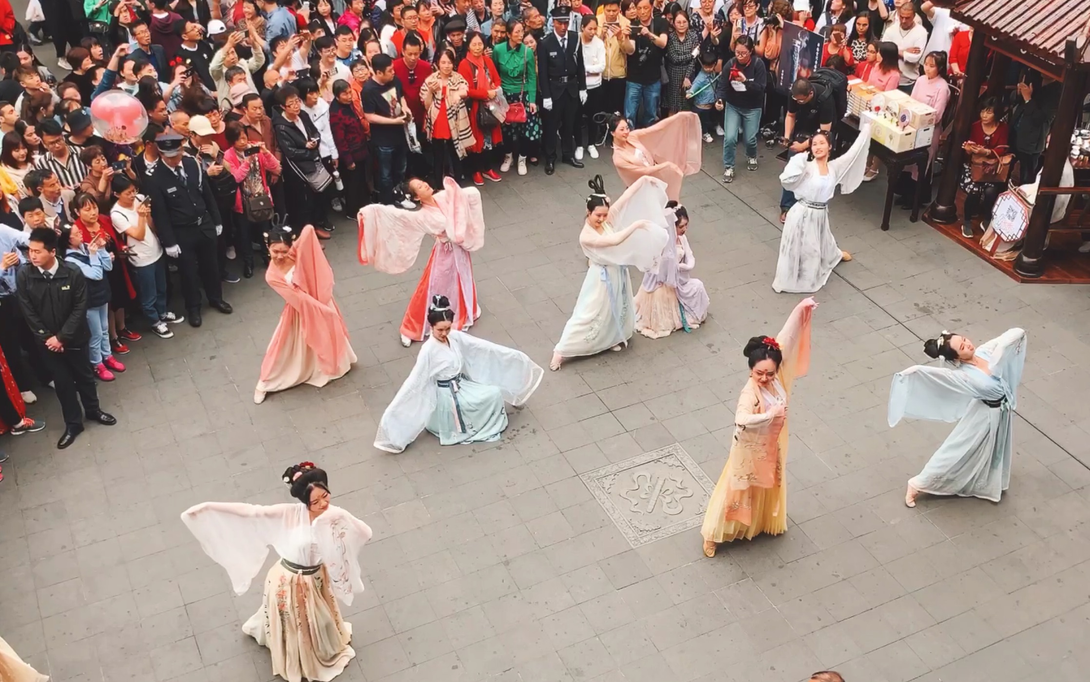 又月上海豫园汉服快闪舞蹈盛世