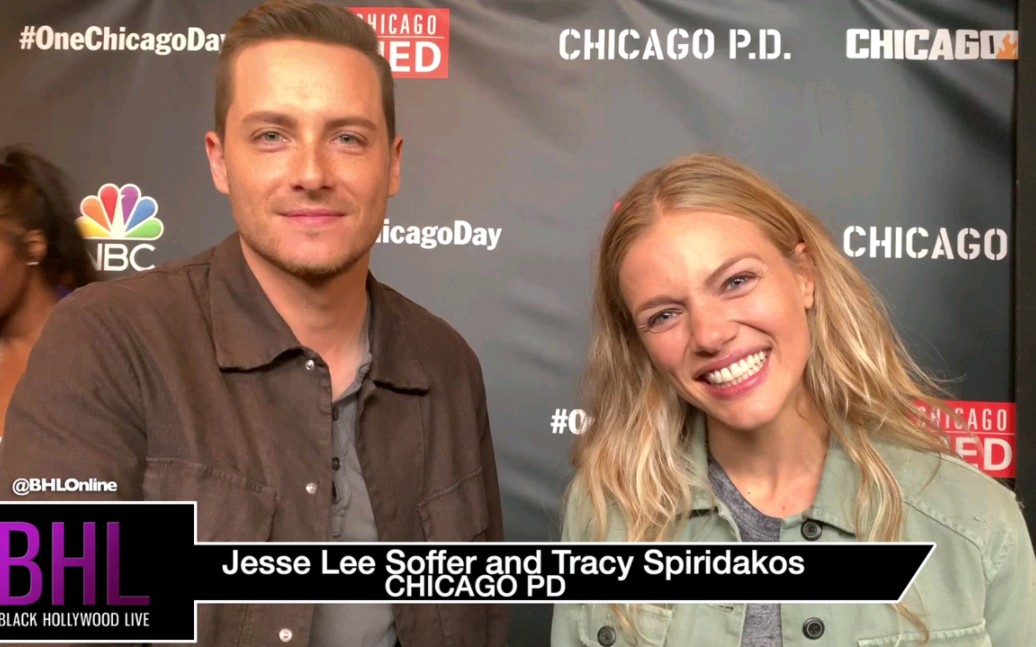 [图]总觉得俩人都有点憨憨的^@^Tracy Spiridakos and Jesse Lee Soffer Binge ALOT! Chicago PD芝加哥警署