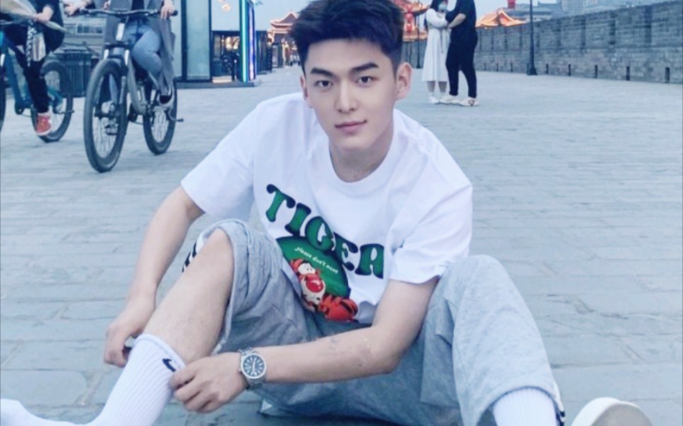 推特网红北京正装威哥