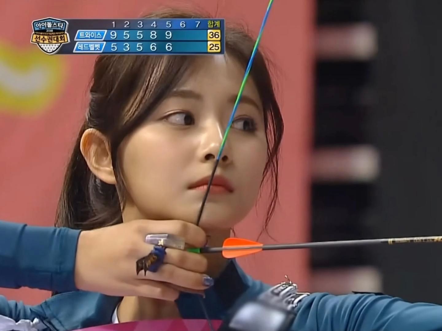 子瑜小姐姐射箭时瞄准的姿势太可爱了!