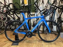 Download Video: Pinarello Paris 改全内走整车出货皮纳瑞罗 巴黎 综合款 碳纤维车架禧玛诺105 R7170电变