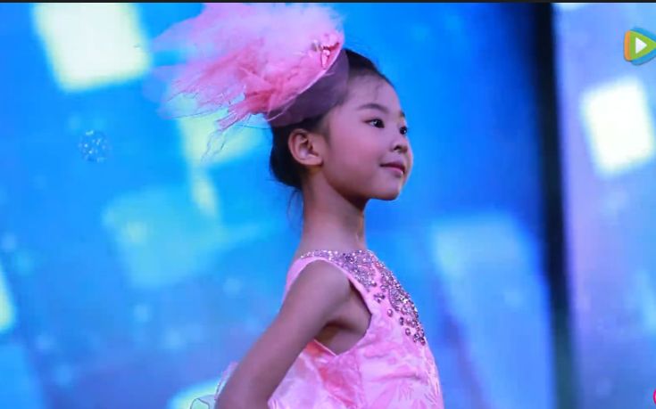 刘戴恩杨旻奎模特礼服走秀