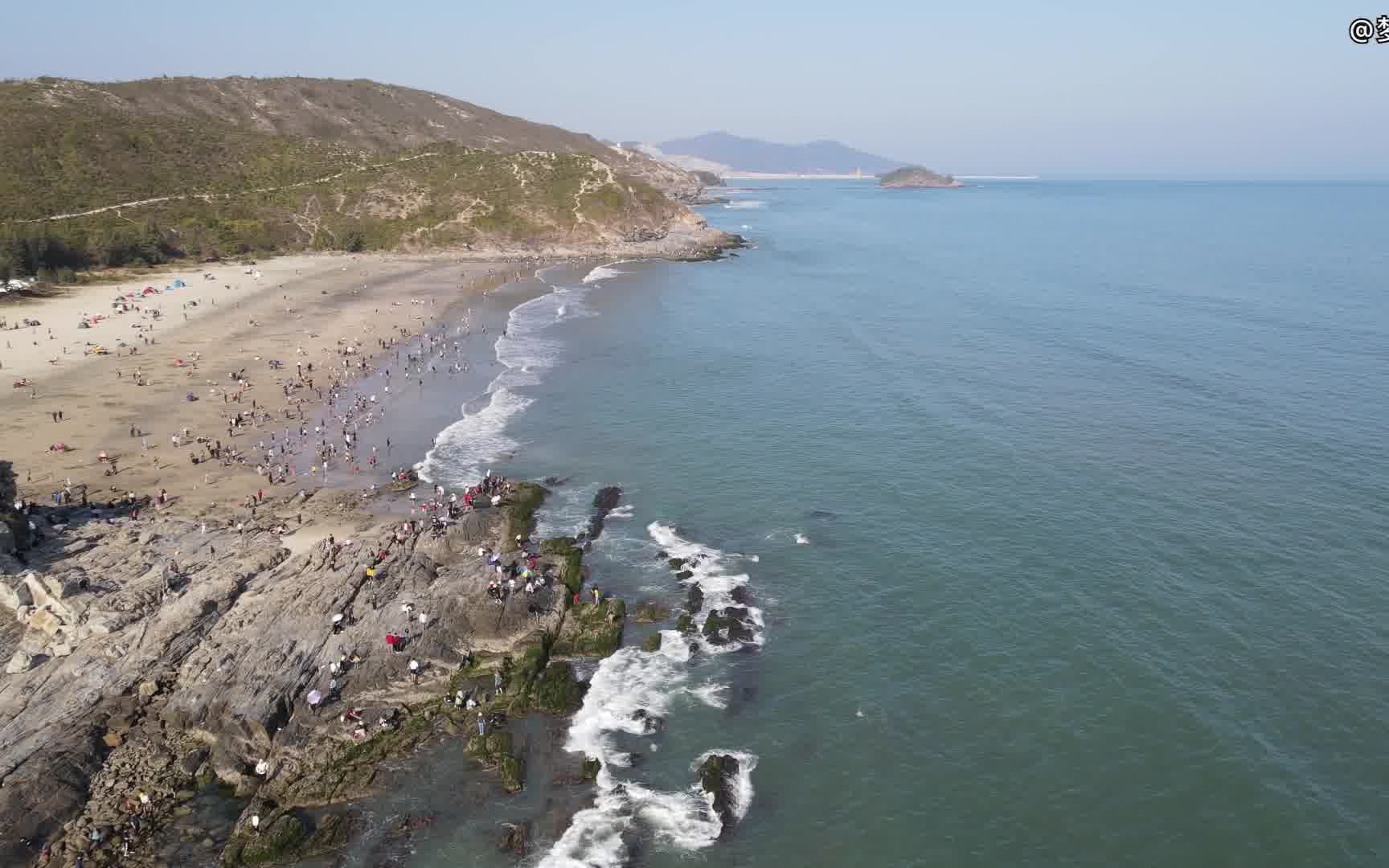 惠州惠东盐洲岛杨屋村海滩,风大,浪高,海清,彩石滩美哔哩哔哩bilibili