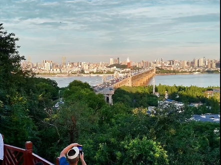 龟山公园山顶观景台美如画