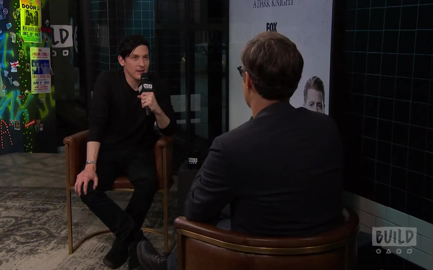 [图]Robin Lord Taylor Stops By To Talk About “Gotham”