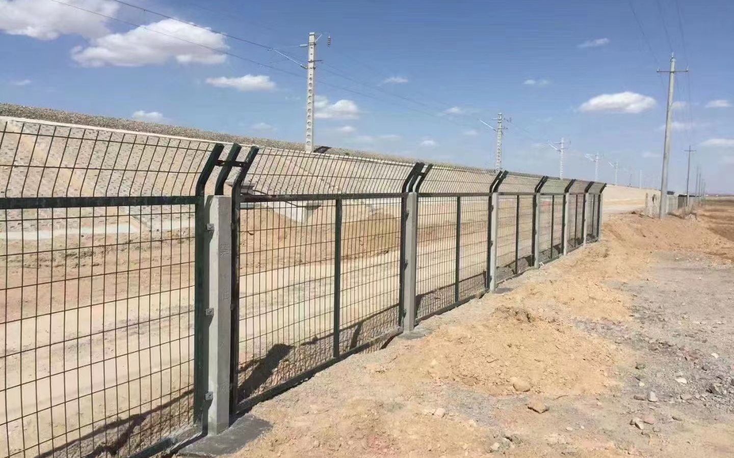 安平恺嵘丝网-高速铁路防护栅栏桥下护栏网