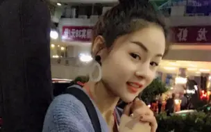 Video herunterladen: 花姐《等一分钟》为何这么火? 30秒之后你会明白~! 网友直呼: 耳朵要怀孕!