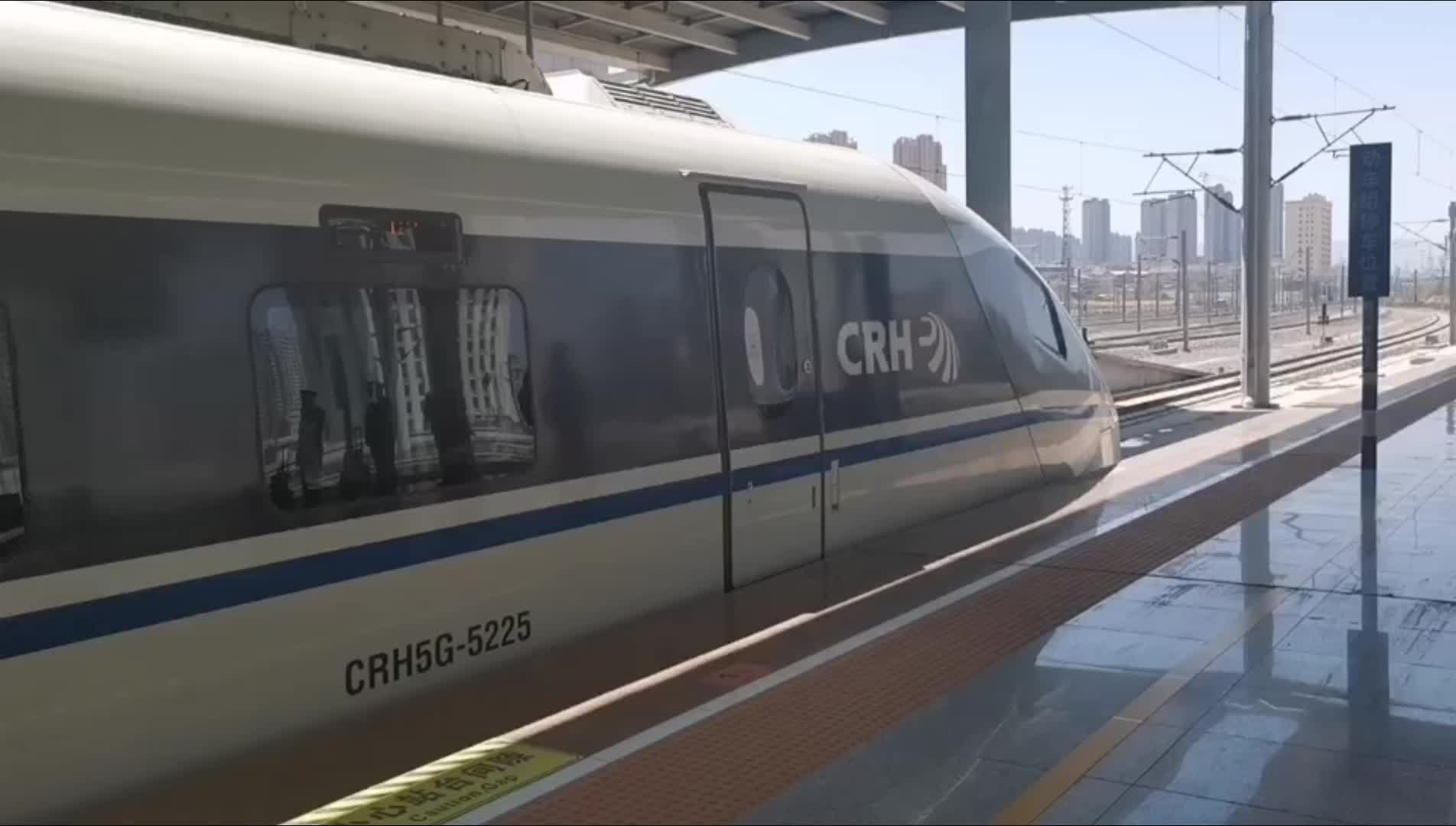 crh5g-5225技提擔當d2737次(西安北-西寧)蘭州西站11站臺出站