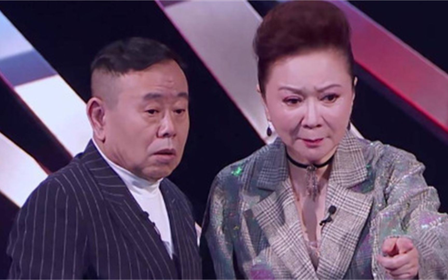 神了!潘长江携手蔡明同台合唱《风吹麦浪》太惊艳,简直好听到炸