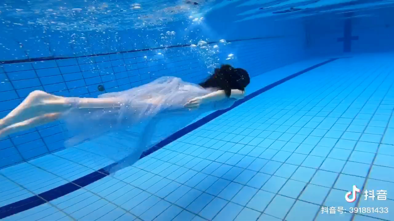 [图]SWIMMINGPOOL