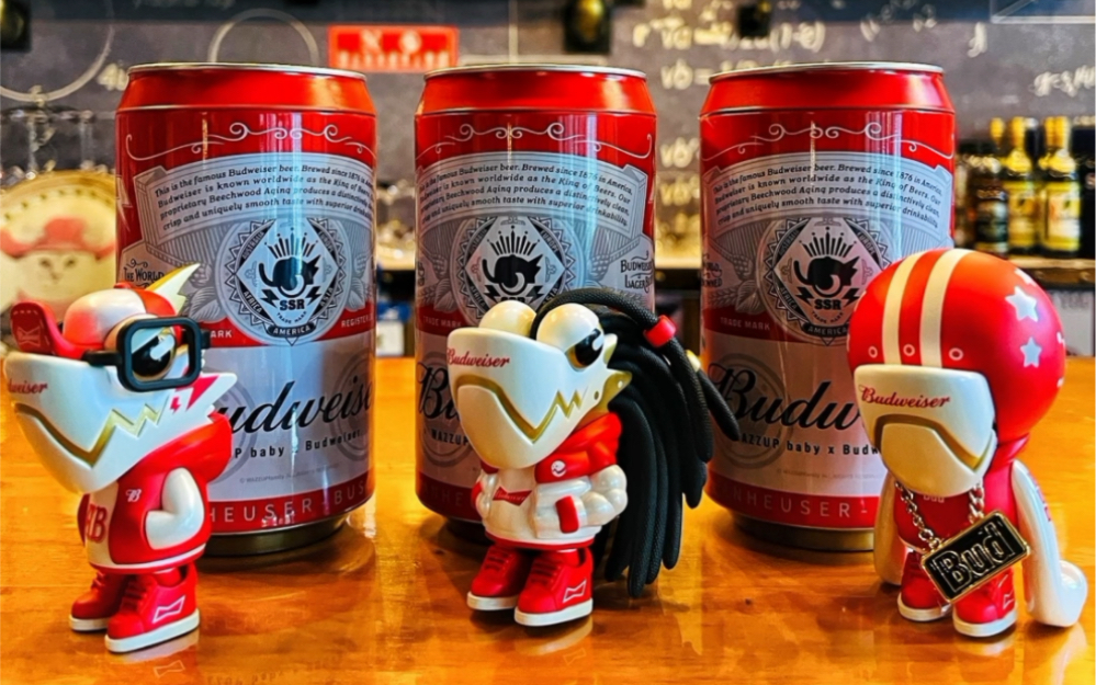 [图]Budweiser × WAZZUPbaby 变色龙·红色星球·限定潮玩