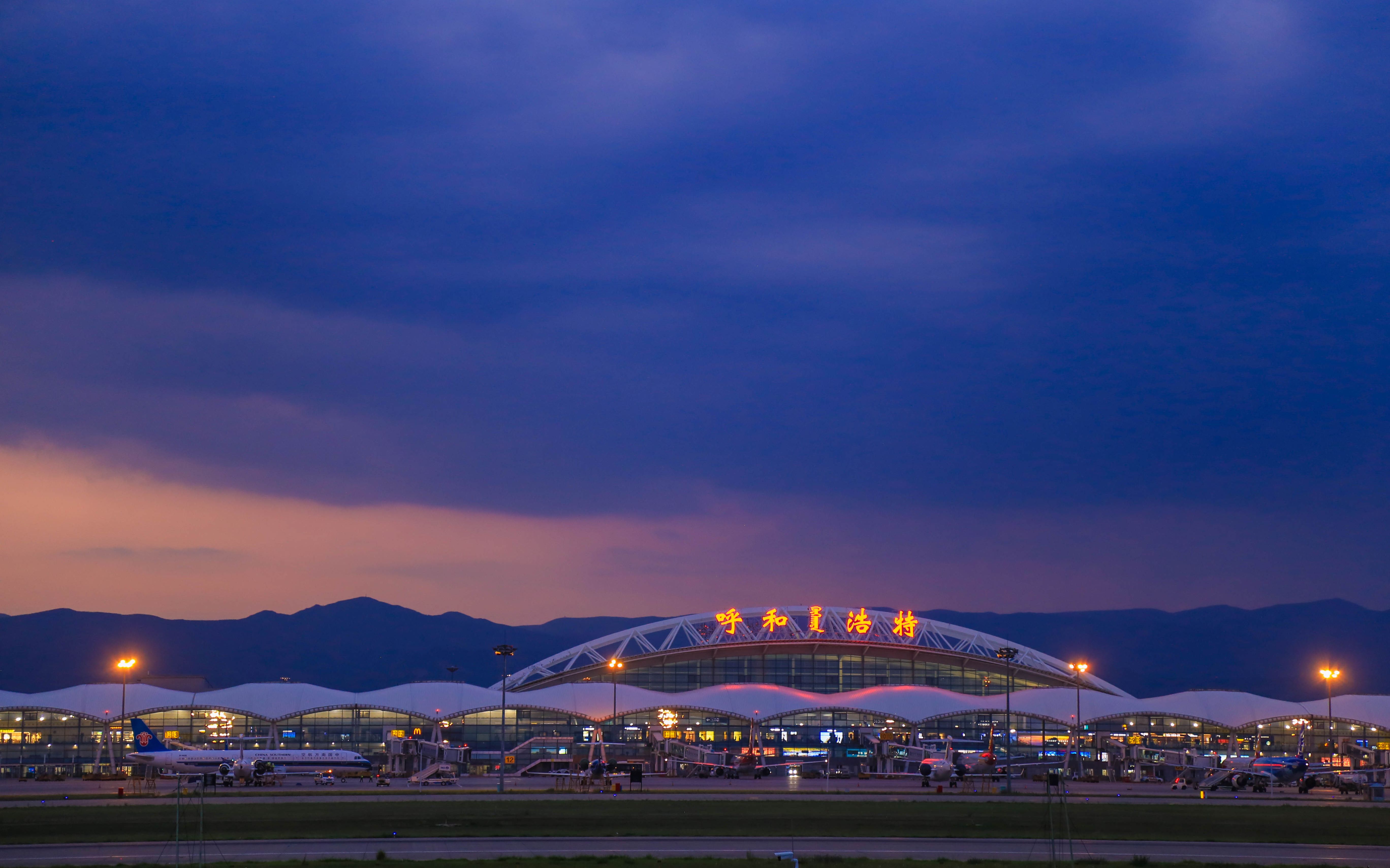 白塔的故事——呼和浩特市白塔国际机场拍机集锦