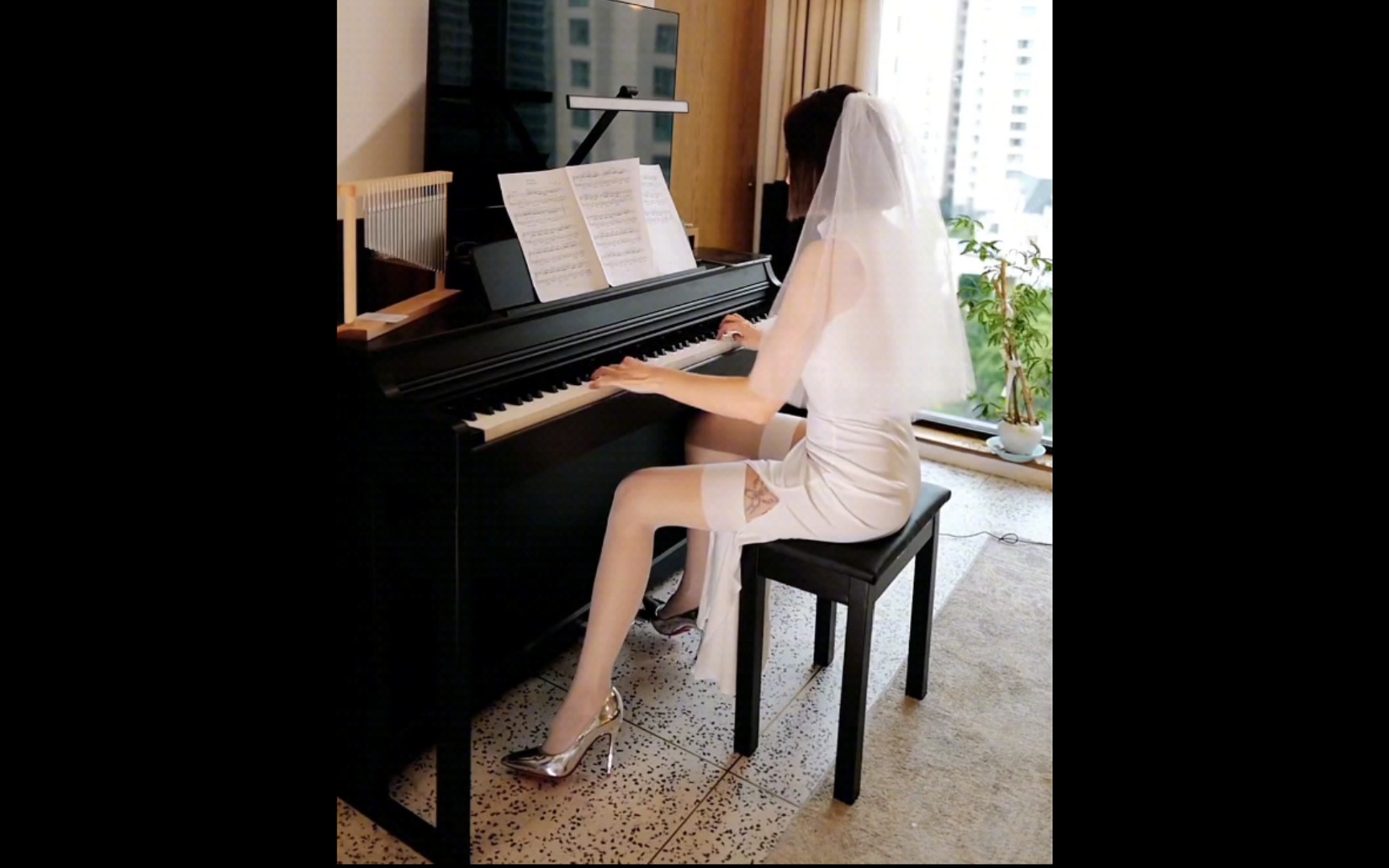 穿婚纱弹钢琴_哔哩哔哩_bilibili