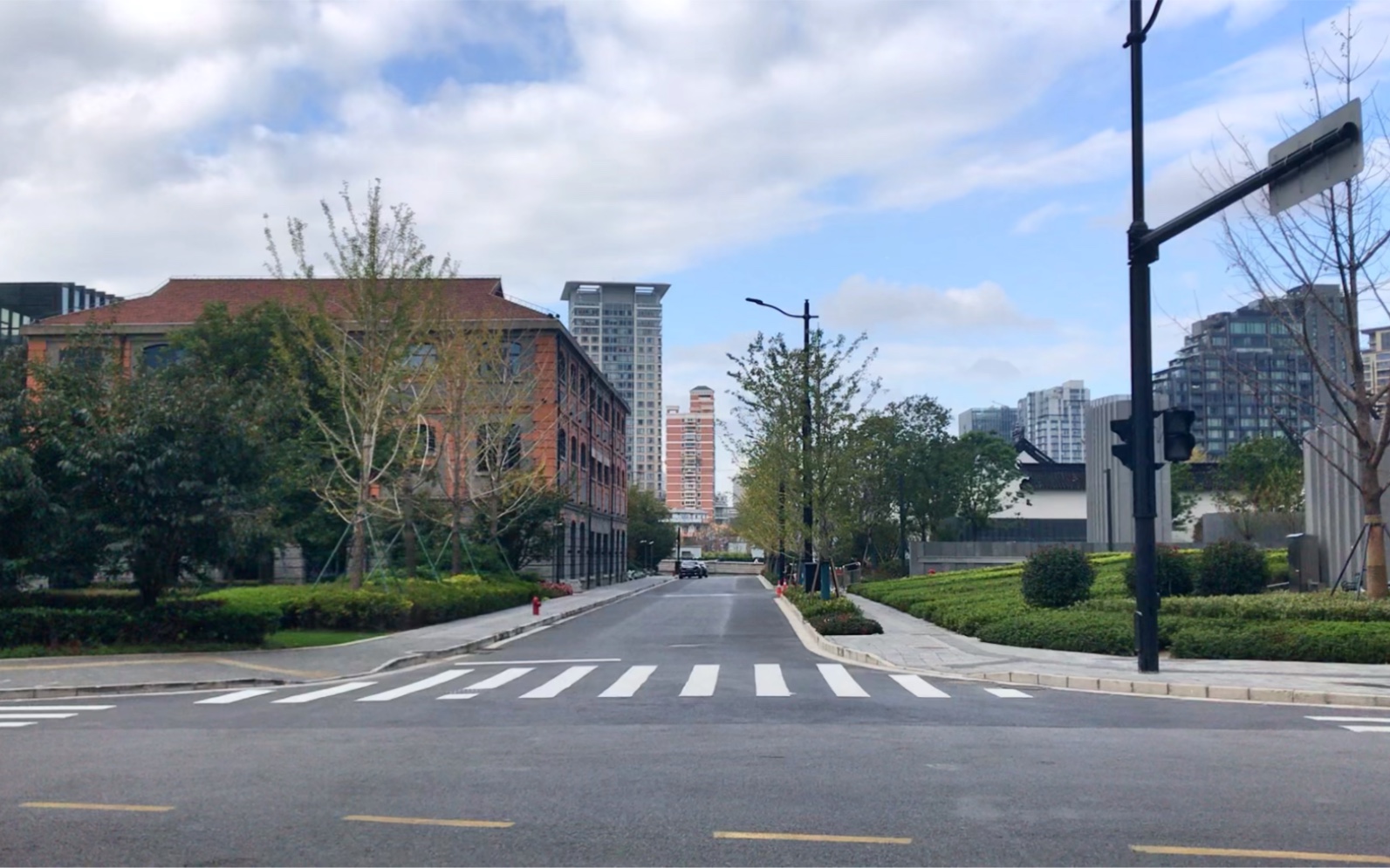 上海街景实拍(拍摄于山西北路,三泰路)