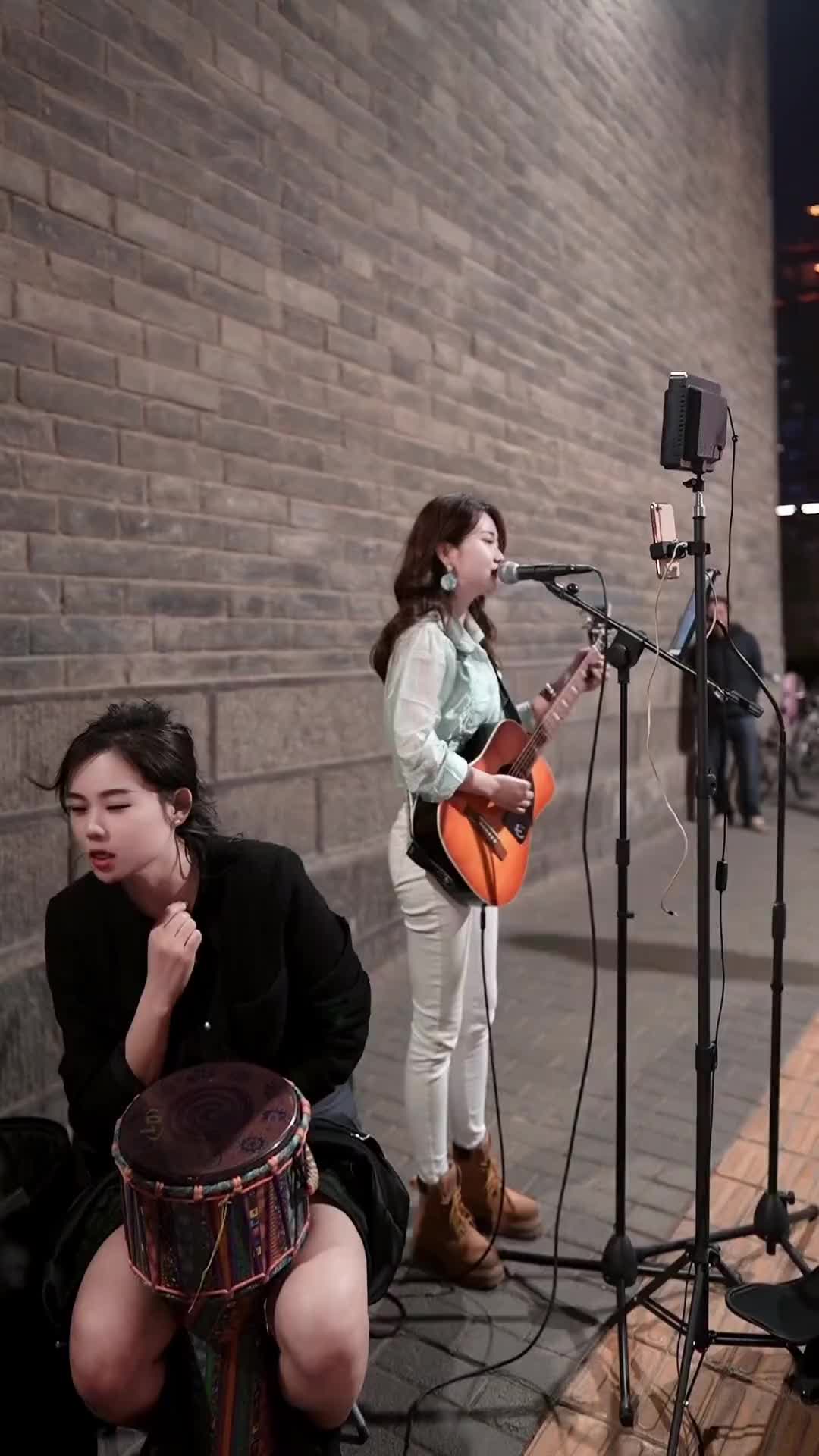 哪里都是舞台真人真唱现场版户外直播现场户外唱歌翻唱歌曲创作灵