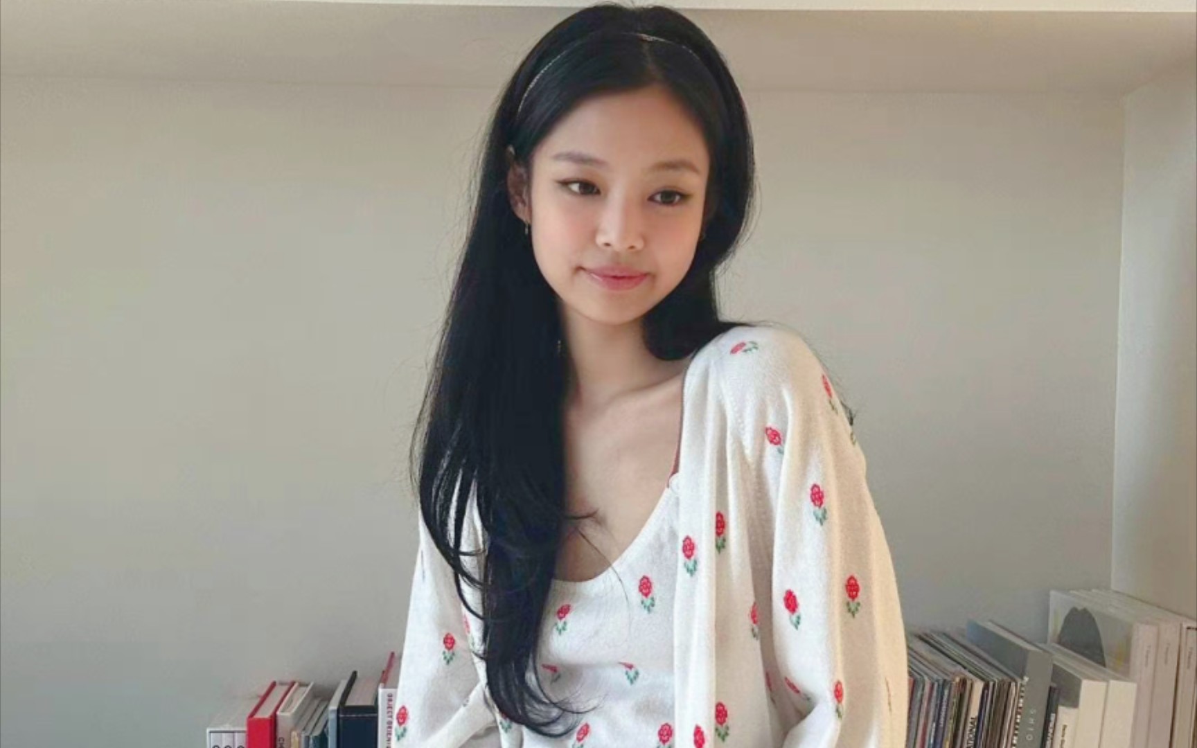 jennie rose ins更新 小清新妮和夏日泳装肉 好美好辣呀