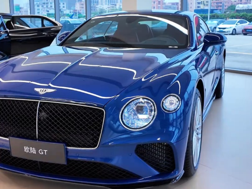 适合年轻人的入门的两门轿跑# 宾利