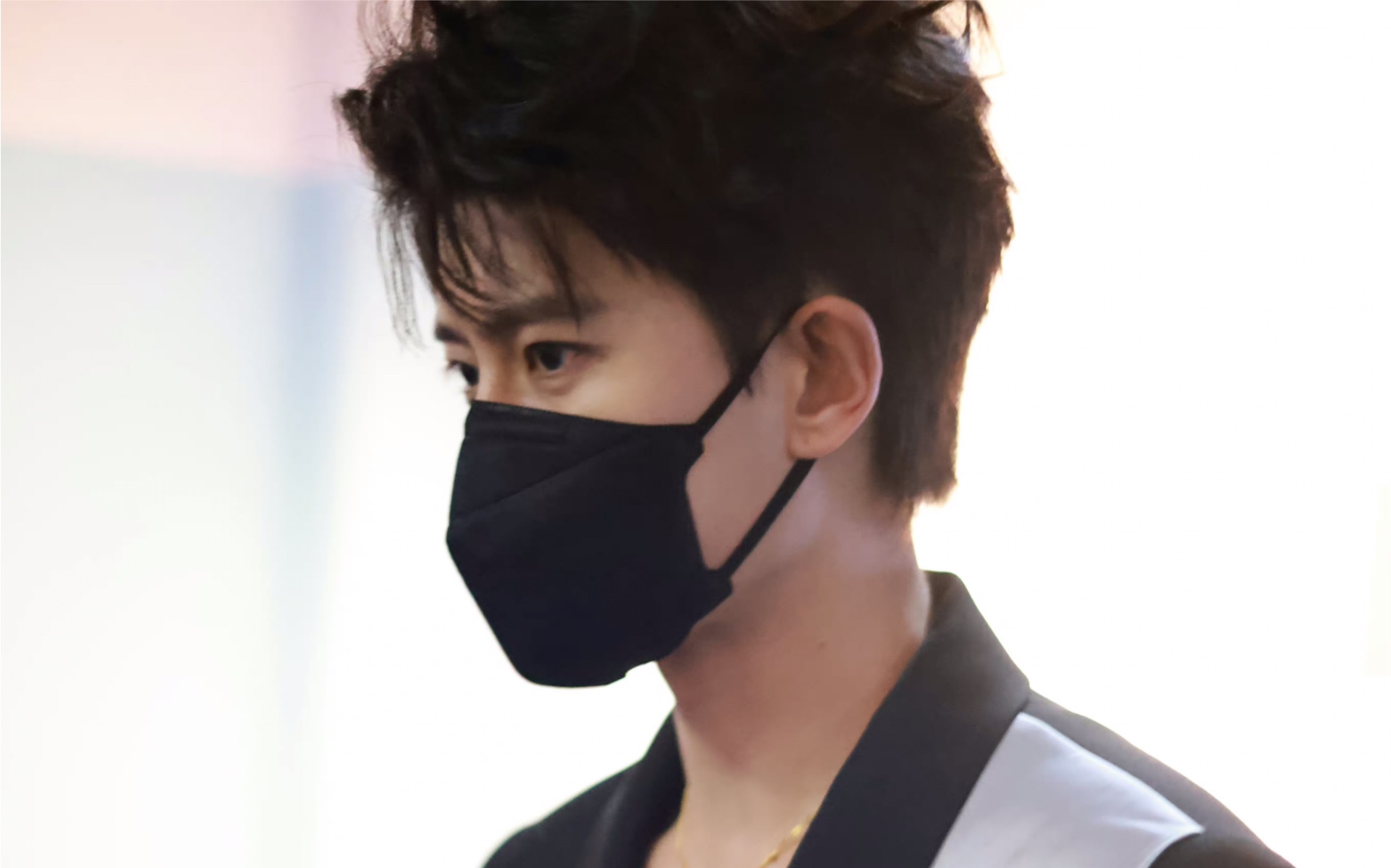 任嘉伦深v真空西装 帅爆了