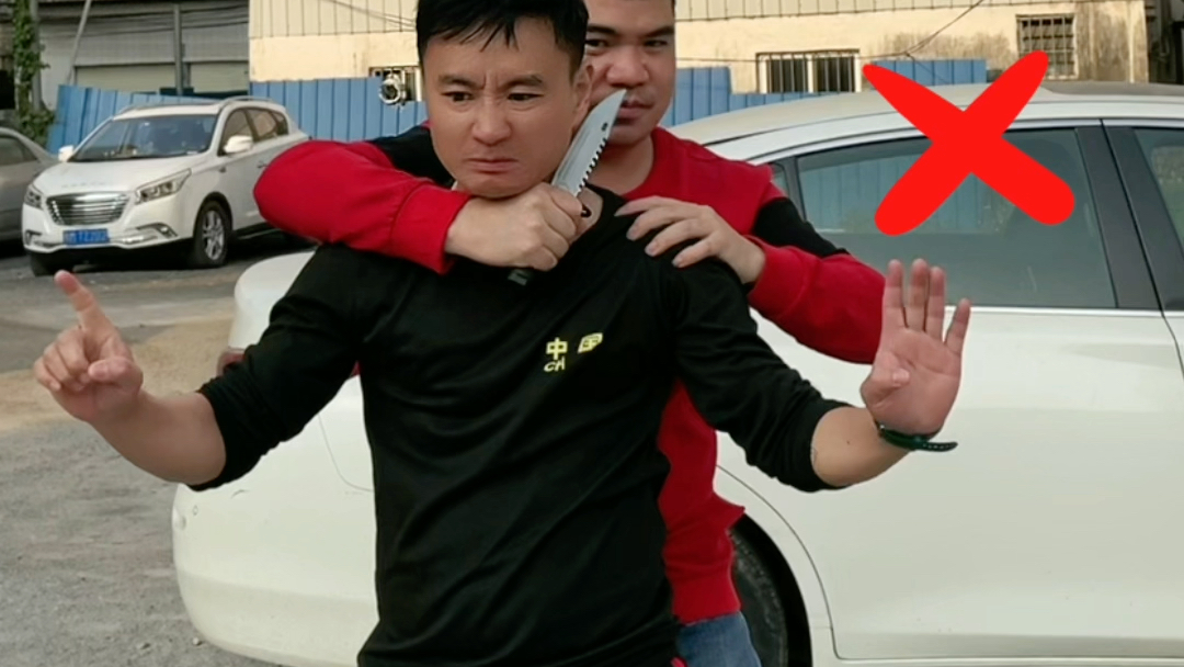 被人后面刀架脖子如何反击#一招制敌 #防身术 #反擒拿