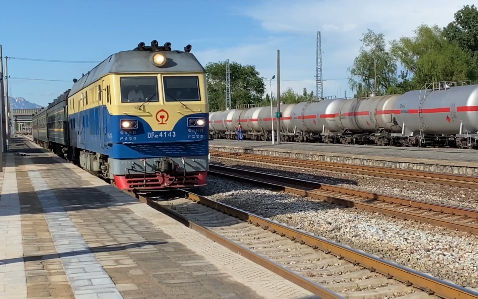 【北京铁路】京承小票6420次怀柔站进站_哔哩哔哩_bilibili