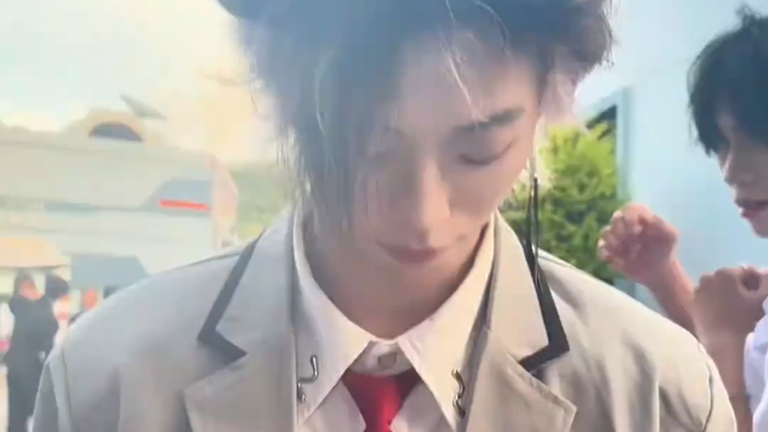 女生毕业打卡南京欢乐谷，给NPC喷清凉喷雾，NPC反应都好搞笑