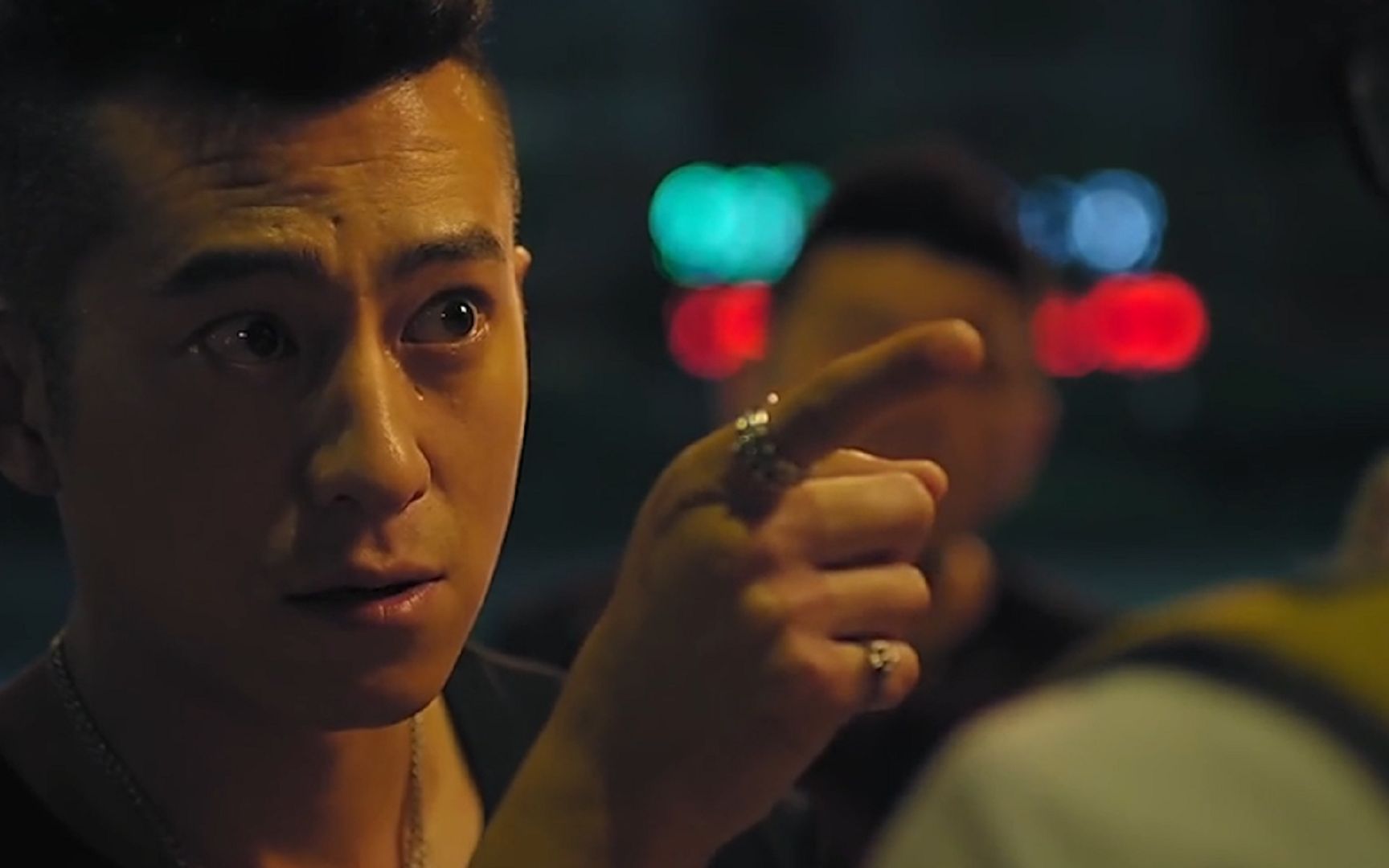 青春片《会痛的十七岁》混剪:小混混为追求女学渣,差点烧了学校